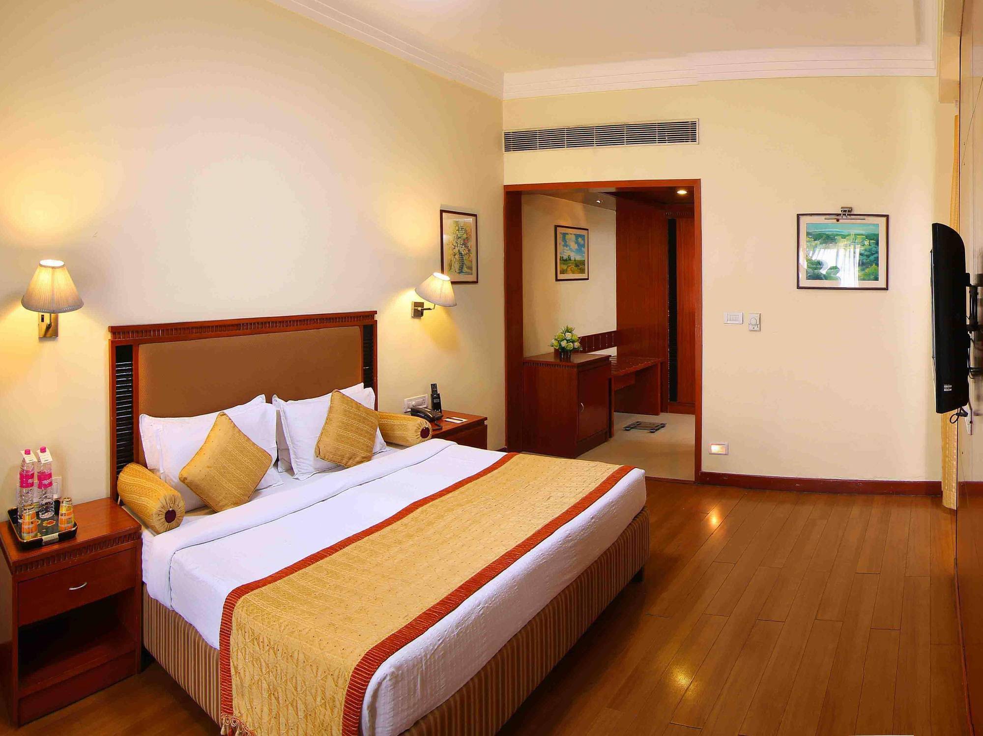 Royal Court Hotel Мадурай Екстериор снимка