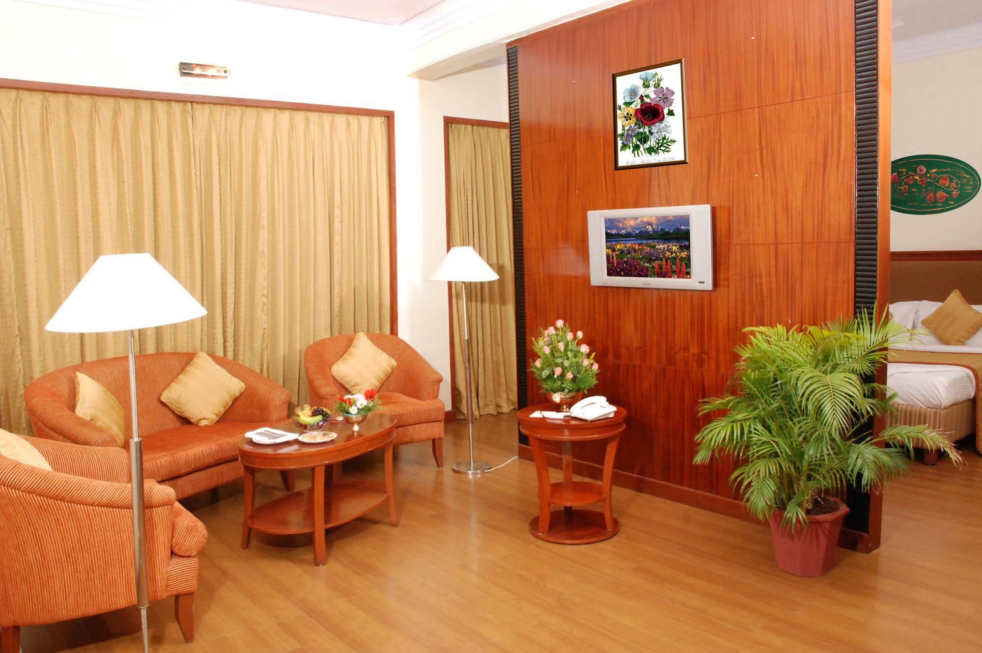 Royal Court Hotel Мадурай Екстериор снимка