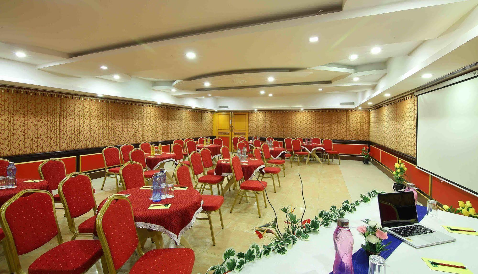 Royal Court Hotel Мадурай Екстериор снимка