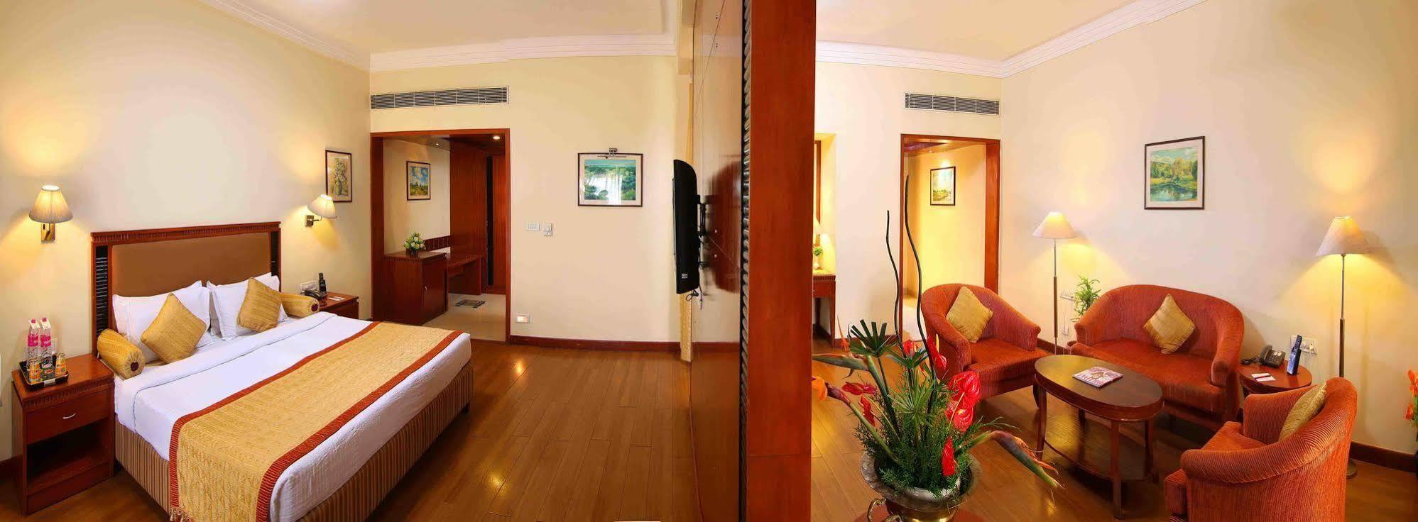 Royal Court Hotel Мадурай Екстериор снимка