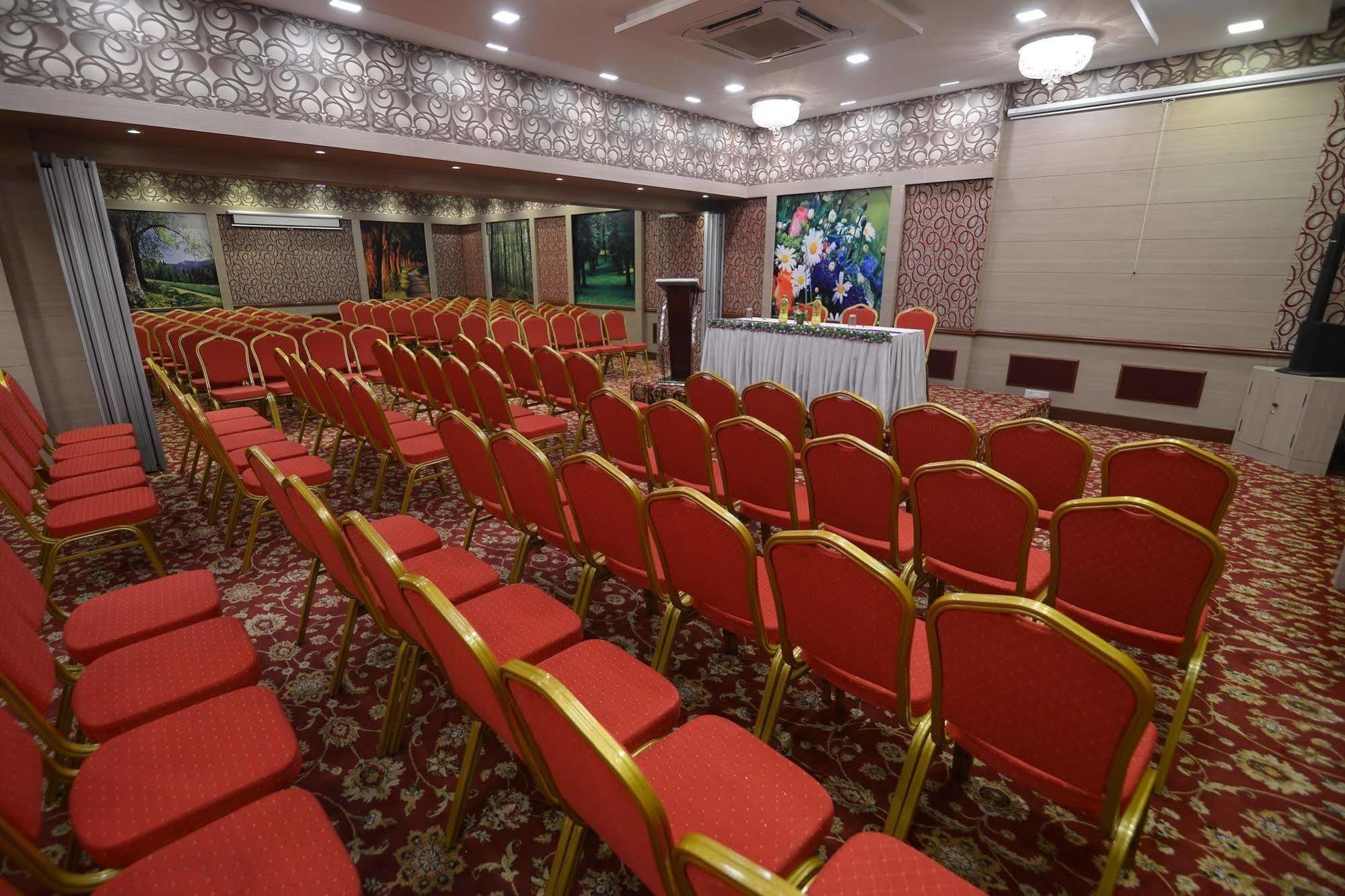 Royal Court Hotel Мадурай Екстериор снимка