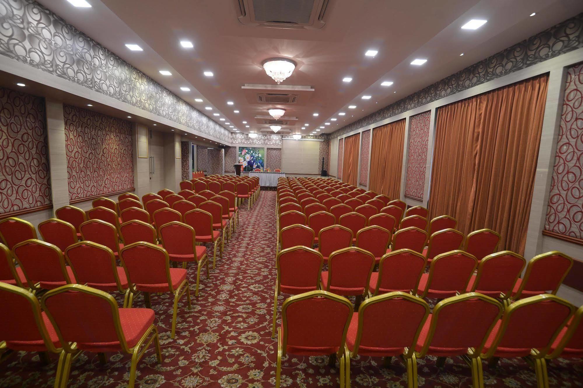 Royal Court Hotel Мадурай Екстериор снимка