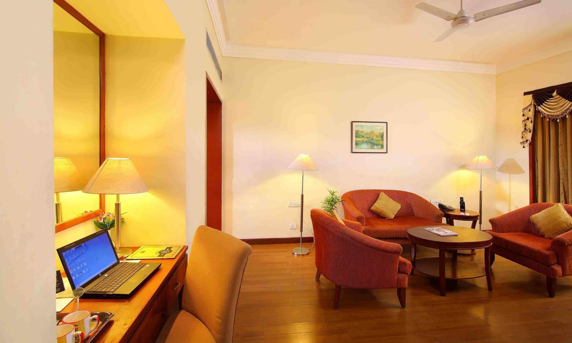 Royal Court Hotel Мадурай Екстериор снимка